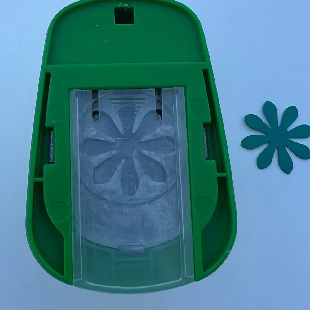 Marvy Uchida Daisy Paper Punch 1”x 1” Card Making Scrapbooking Crafting